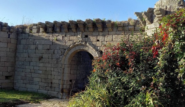 Gite du manoir de Keryvoas 900 m from Boutrouilles beach