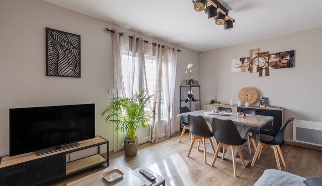 Gîte Du Ptit Lou with Private Terrace, Garden & Wi-Fi in Noyers-sur-Cher