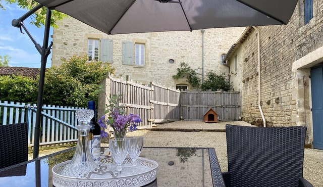 Gîte du Rossignol between lake and forest