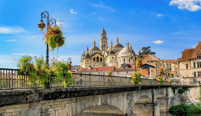 Gîte du Roy Chassaignas', terrace with stunning views and Wi-Fi.”