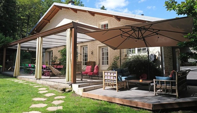 Gîte Du Ruisseau: Private Terrace, Garden with Spa, Wi-Fi – Holiday Home in Épinal