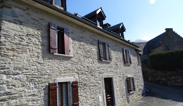 Gite du Sardey (ground floor in renovated old house), quiet village 700m