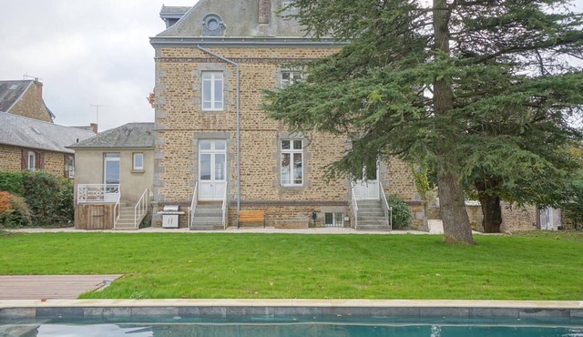 Gite Ducey-les-Chéris, 7 bedrooms, 15 persons