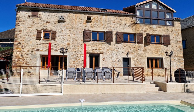 Gîte Enclos de la Rive 15 pers with private heated pool