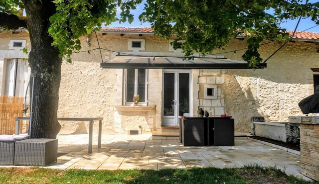 Gîte "Entre amis" 6 people with heated swimming pool, pets accepted. Optional spa
