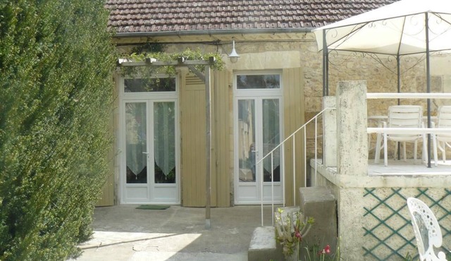Gîte-Family-Ensuite with Shower-Garden view