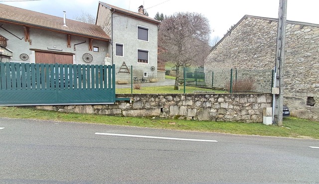 GITE FAMILIAL "EN VALROMEY" at the foot of Grand Colombier