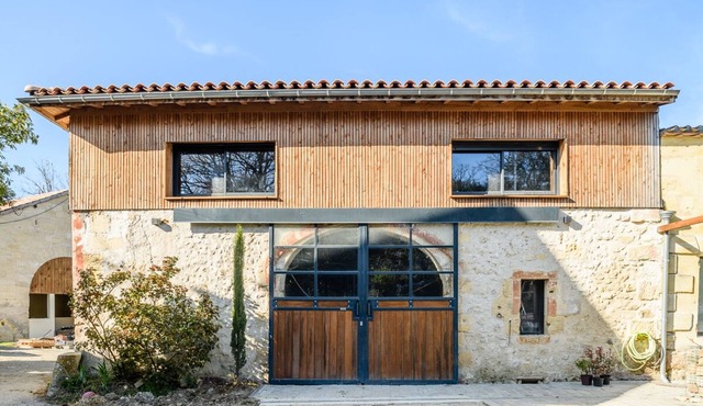 Gîte-Family-Ensuite with Shower-Garden view