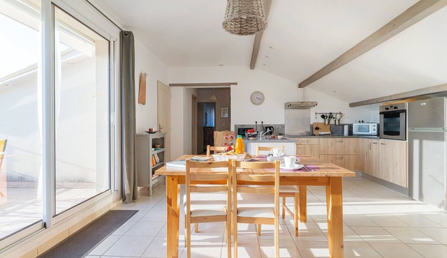 Gîte 'Fleur De Thym' with Shared Pool, Communal Terrace and Air Conditioning