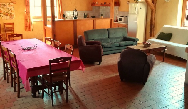 Gite Fontenay-sur-Vègre, 5 bedrooms, 12 persons