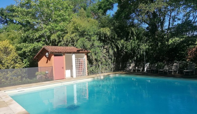 Gîte for 12 to 20 people with heated swimming pool, in Aveyron 🌿