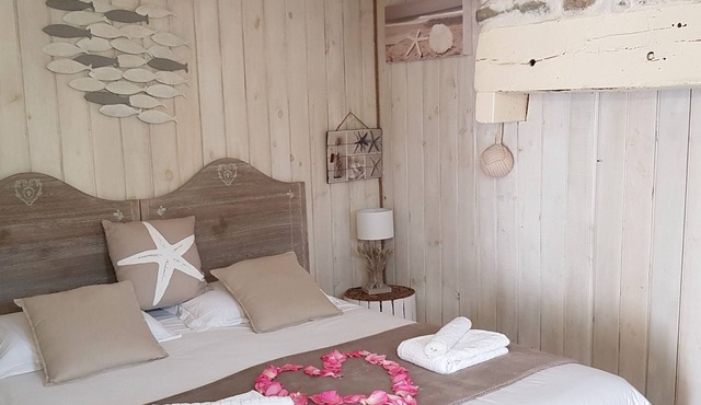 Gite for 19 people, 200 m from the sea on the GR34