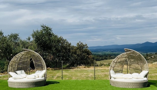 Gîte for 2 people with swimming pool -View of the Orb valley