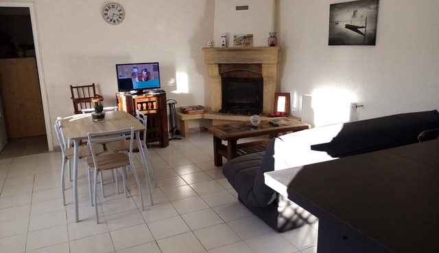 Gîte for 4 adults and 1 child (-3 years) at the entrance to Sablet