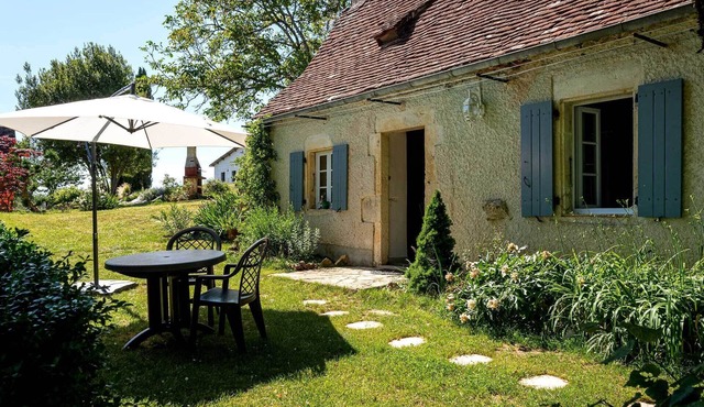 Gîte for 4 with bedroom in outbuilding - between Rocamadour and Sarlat