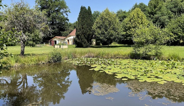 Gîte for 6 people with private pond