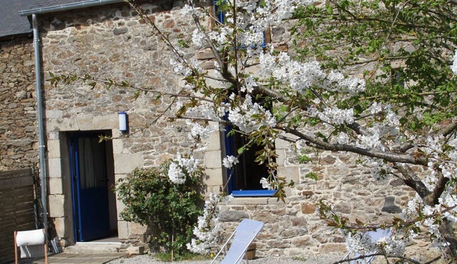 Gîte for 8 people in a charming house, 10 minutes from the sea