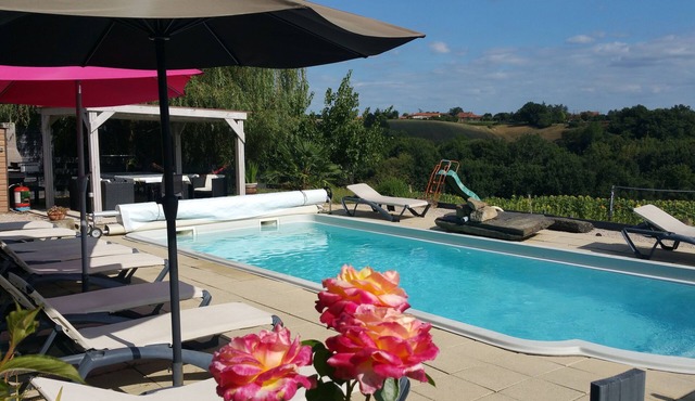 Gîte for 8 people with swimming pool
