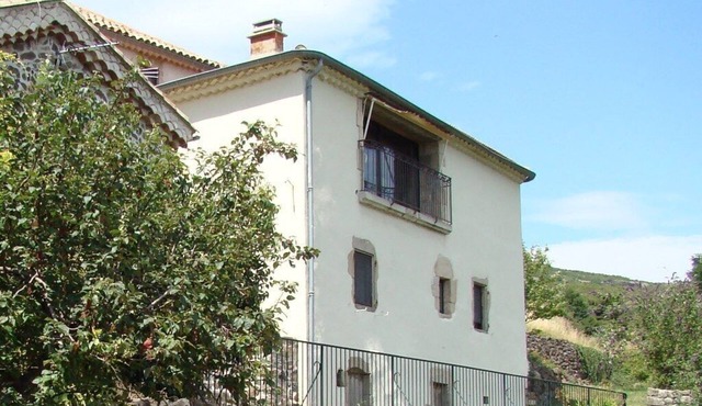 Gîte for 8 to 10 people in the heart of the Monts d'Ardèche National Park.