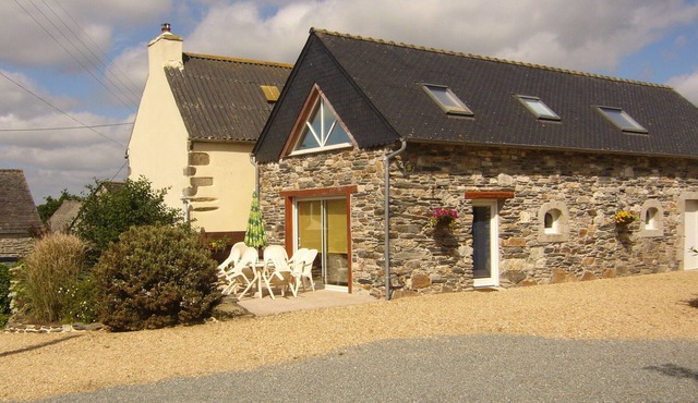 Gîte 'Entre Terre Et Mer' with Terrace and Wi-Fi