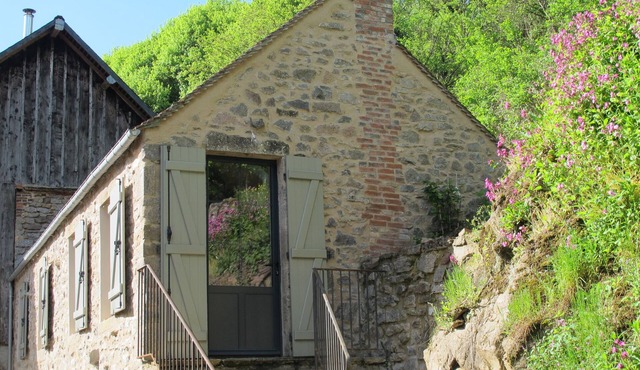 Gite surrounded by nature next to the river situated in the Morvan regional park