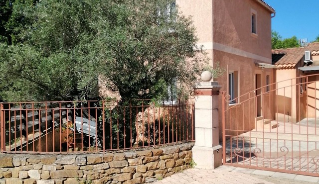 Gîte des oliviers. Between the Ardèche gorges and the Ceze valley.