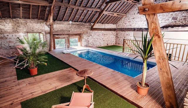 Gite with private indoor pool and relaxation area. High-speed Wi Fi