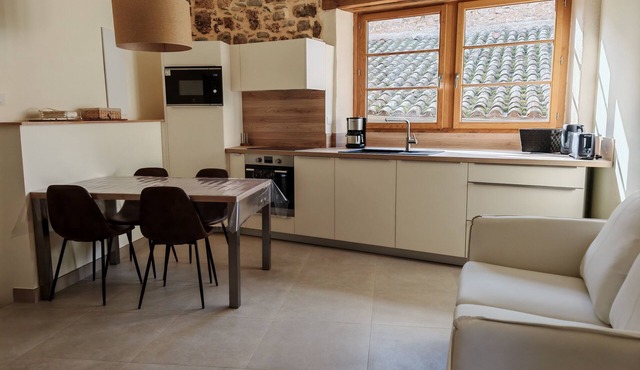 Gîte Mandaline Village house with indoor Jacuzzi