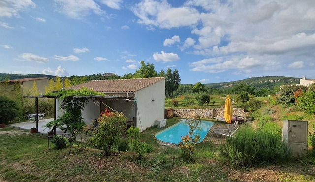 Gîte Hanna en Luberon, private pool, 2 to 4 Pers. Peace and quiet, heart of nature