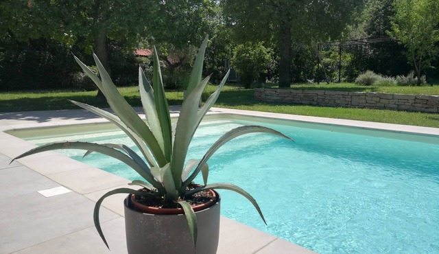 Gîte Le Patio, jacuzzi, swimming pool, private garden 20mn from Grignan