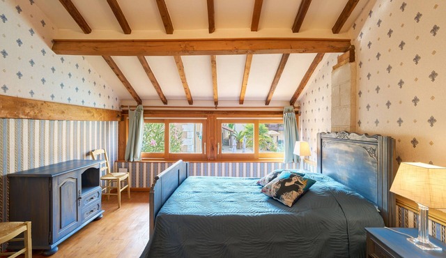 Gîte 'La Bergerie' with shared pool, private terrace and Wi-Fi