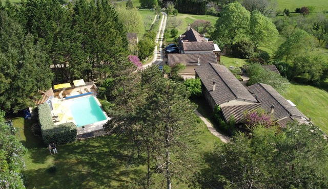 Gite Le Monde, spacious luxery 4 Personsgite in Sainte Alvere, shared pool