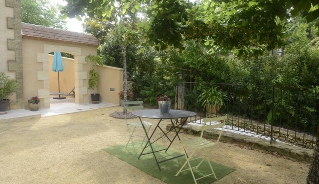 Gite ground floor house 200 m from the village, swimming pool