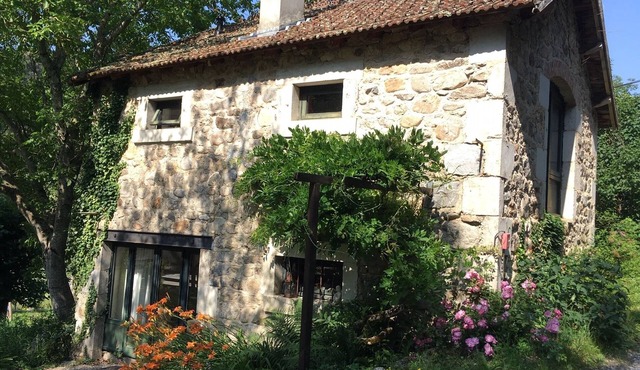 Gite Glycine *, at Domaine de Clarat