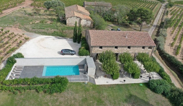 Gite Grenache, communal heatable and fenced pool, surrounded by vineyards