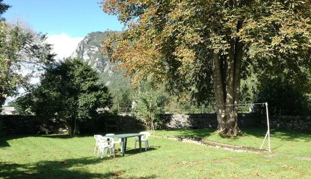 Gite Gritchou near the Gave d'Ossau and the vulture cliff