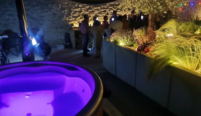 Gîte Hedoniste 2 with Nordic Bath, Private Terrace, and Air Conditioning
