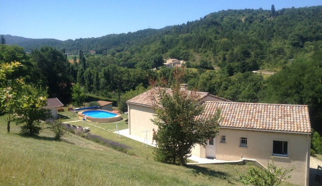 Gîte/HOLIDAY HOUSE with or without small CHALETS