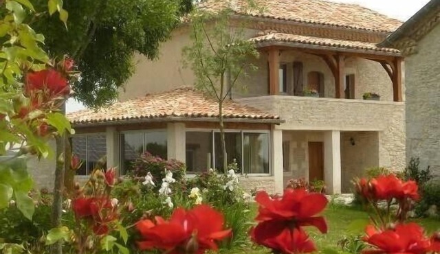 Gite/house completely renovated with pool, sleeps 12 persons.