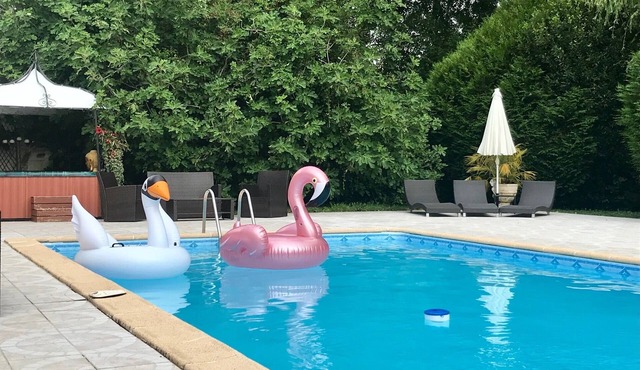 Gîte in a green setting between Bordeaux and the sea