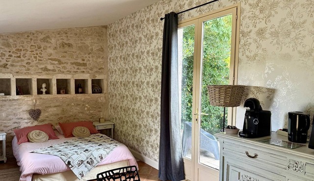 Gîte "Ile d'Aix" with shared 7x7m swimming pool, 20 minutes from the beach