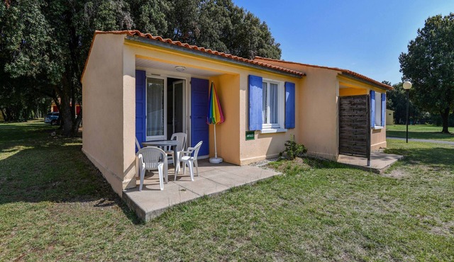 Gîte in a holiday park with pool