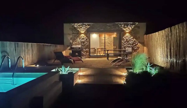 Gite in a mas with private pool 5 min from pont du gard