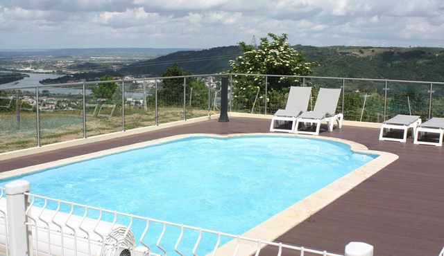 Gite in Ardeche north overlooking the Rhone with heated pool, 3 stars