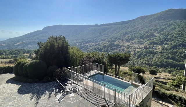 Gîte in Ardèche with swimming pool and magnificent view of the valley