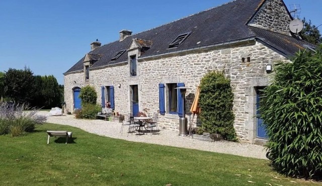 Gîte in Breton Longères 15 km from the beaches of the Gulf of Morbihan.