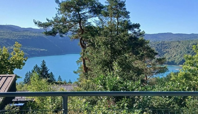 Gîte in chalet View of Lac de Vouglans Jura