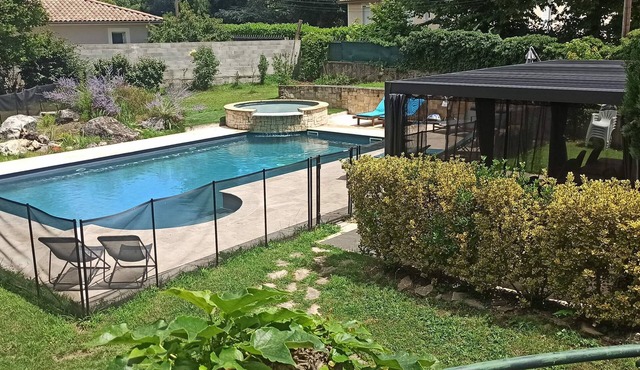 Gite in family home swimming pool and air-conditioned room Drome Romans sur Isère