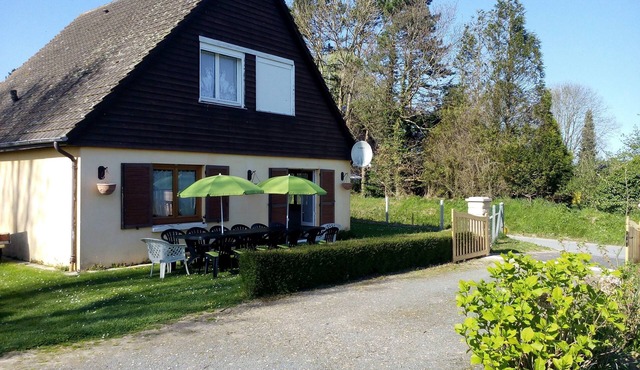 GITE in peace on the edge of the golf course and 10 minutes from the sea for 15 people