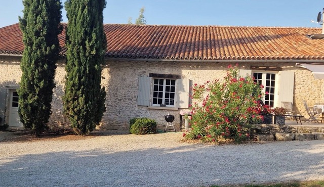 Gite in Perigord. (youtube) gite les gardes